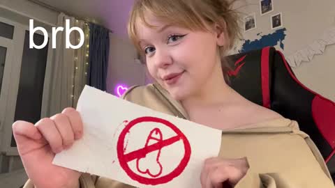 -Lisa- Help me to reach 100 thumbs up3 online show from February 14, 2025, 6:40 pm