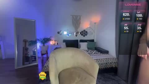 Lisa  online show from February 13, 2025, 1:48 pm