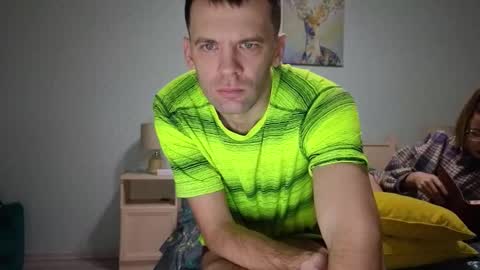 Snapshot of lisi4ka_basik33 chatting on February 15, 2025, 3:42 am Kris Maks online show from February 15, 2025, 3:42 am