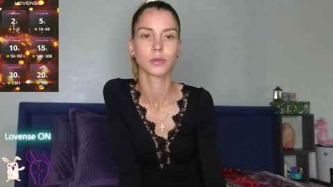 Snapshot of lisi4ka_basik33 chatting on September 23, 2025, 4:32 pm Kris Maks online show from September 23, 2025, 4:32 pm