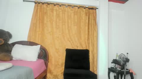 lissa_petitee online show from March 6, 2025, 1:05 am