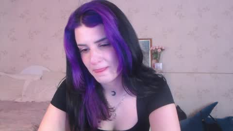 Snapshot of lissalucy chatting on April 16, 2026, 8:59 am Alice Dont forget to thumbs up its very important online show from April 16, 2026, 8:59 am