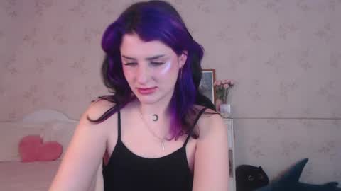 Snapshot of lissalucy chatting on April 28, 2026, 9:25 am Alice Dont forget to thumbs up its very important online show from April 28, 2026, 9:25 am