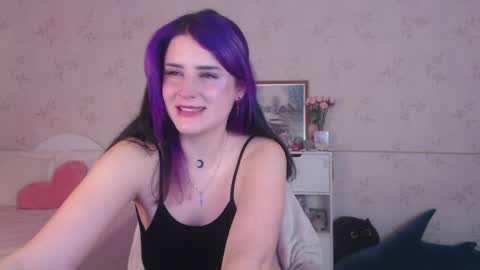 Snapshot of lissalucy chatting on April 29, 2026, 7:56 am Alice Dont forget to thumbs up its very important online show from April 29, 2026, 7:56 am