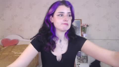 Snapshot of lissalucy chatting on May 15, 2026, 1:18 pm Alice Dont forget to thumbs up its very important online show from May 15, 2026, 1:18 pm