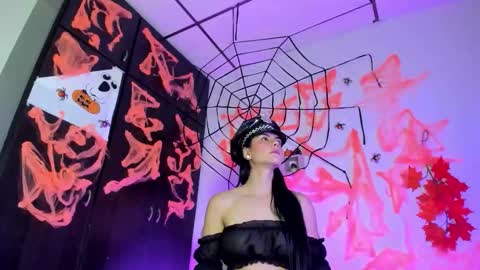 Lis  online show from October 10, 2025, 7:02 pm