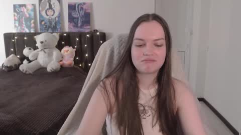 little__flowers online show from October 10, 2025, 8:02 am