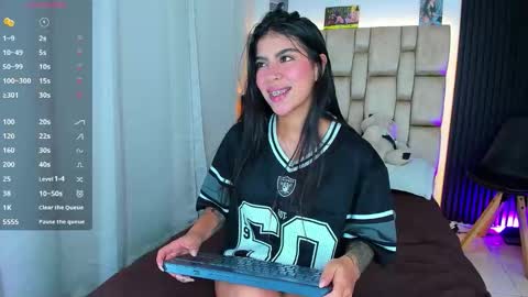 Snapshot of little__sophie18 chatting on November 1, 2025, 7:38 pm Sophie ---- connected from 1400 to 2100 Colombia time online show from November 1, 2025, 7:38 pm