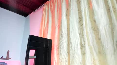 Aliciaparaisss online show from April 8, 2026, 3:06 am