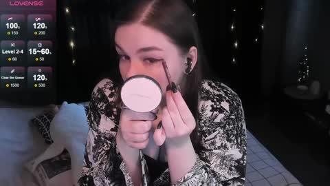 Snapshot of little_bambii_ chatting on December 13, 2024, 7:58 am Eva online show from December 13, 2024, 7:58 am