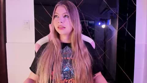 little_blode online show from October 19, 2025, 11:33 am