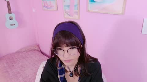 Little Effy online show from April 1, 2026, 12:00 am