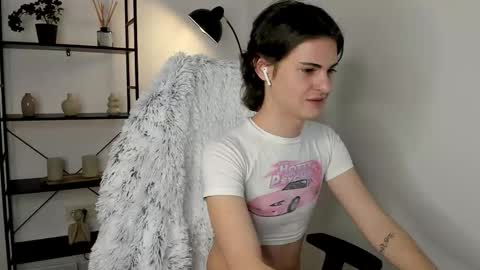 Snapshot of little_femb0y chatting on February 4, 2026, 8:03 pm Daniel online show from February 4, 2026, 8:03 pm