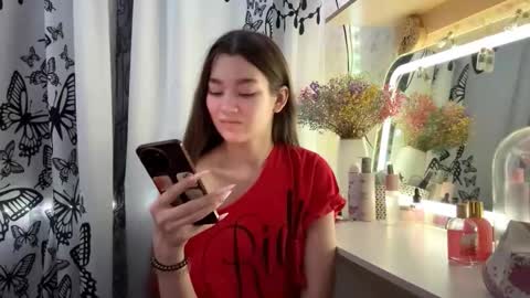 Viiola online show from December 2, 2025, 9:36 am