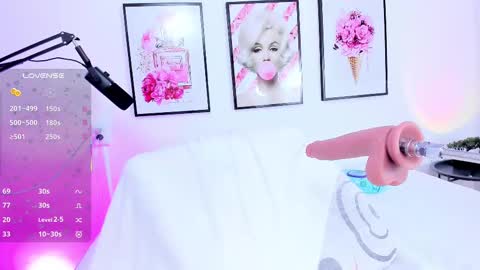 little_ivonne online show from October 4, 2025, 8:51 pm