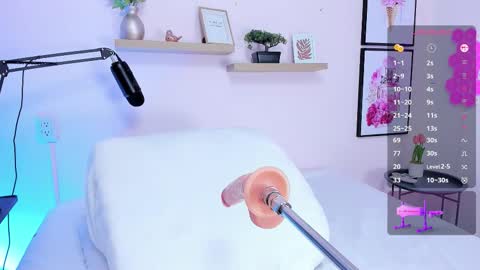 little_ivonne online show from February 12, 2026, 8:04 pm