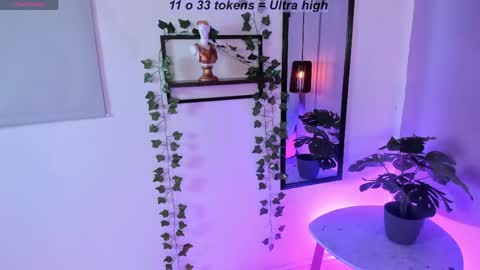 Snapshot of little_lili19 chatting on April 30, 2026, 8:57 pm Lili online show from April 30, 2026, 8:57 pm