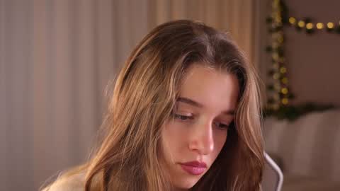 Kiki online show from October 7, 2025, 3:31 pm