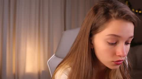 Kiki online show from October 18, 2025, 3:46 pm