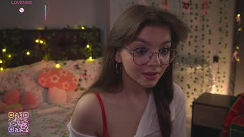 Snapshot of little_poetry chatting on February 2, 2026, 7:23 pm Kiki online show from February 2, 2026, 7:23 pm