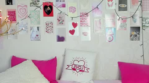 Snapshot of little_radiant_sun chatting on January 17, 2026, 7:24 am Kriss online show from January 17, 2026, 7:24 am