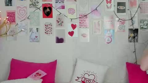 Snapshot of little_radiant_sun chatting on February 18, 2026, 8:32 am Kriss online show from February 18, 2026, 8:32 am