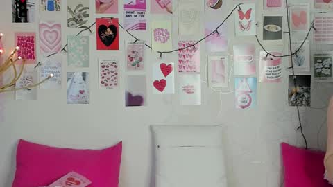 Snapshot of little_radiant_sun chatting on February 20, 2026, 9:32 am Kriss online show from February 20, 2026, 9:32 am