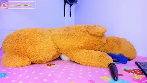 Snapshot of little_tatis chatting on December 17, 2024, 6:42 pm Im Laura. buy my contentcompra mi contenido offline online show from December 17, 2024, 6:42 pm