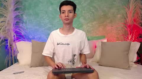 Snapshot of little_twiink chatting on February 17, 2025, 4:04 pm Juan Ferrer online show from February 17, 2025, 4:04 pm