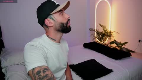 little_vannesaa online show from February 18, 2025, 8:47 pm