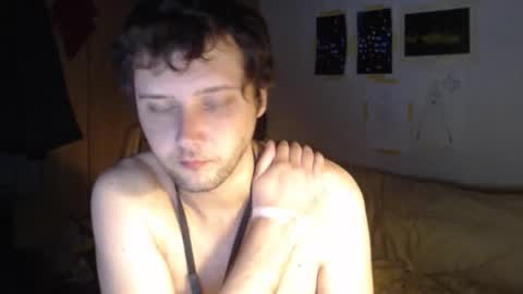 littlealien7 online show from October 26, 2025, 8:09 am