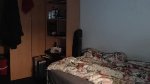 littlealien7 online show from April 4, 2026, 6:05 pm