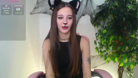 Snapshot of littlee_cherry18 chatting on October 29, 2025, 8:49 am Lana online show from October 29, 2025, 8:49 am