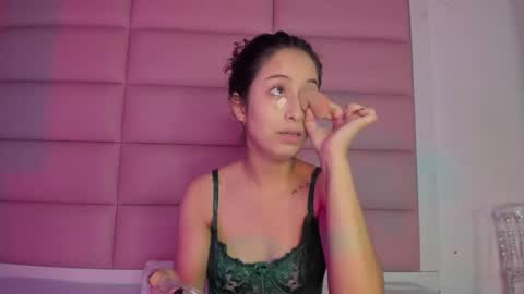 littlee_emma_ online show from December 18, 2025, 3:12 am