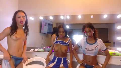 Snapshot of littlejennifer18 chatting on April 18, 2026, 5:00 am Tip us ask our names online show from April 18, 2026, 5:00 am