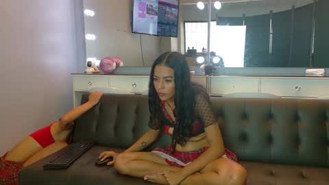 Snapshot of littlejennifer18 chatting on May 19, 2026, 10:05 pm Tip us ask our names online show from May 19, 2026, 10:05 pm