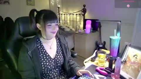 LittleLavenderrzz online show from February 9, 2026, 2:32 pm