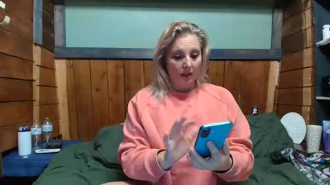 Snapshot of littlelisa1 chatting on January 15, 2026, 5:27 pm lisanixs online show from January 15, 2026, 5:27 pm