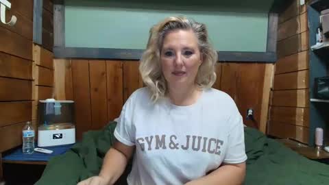 Snapshot of littlelisa1 chatting on February 5, 2026, 5:50 pm lisanixs online show from February 5, 2026, 5:50 pm