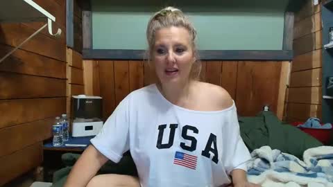 Snapshot of littlelisa1 chatting on February 14, 2026, 5:10 pm lisanixs online show from February 14, 2026, 5:10 pm