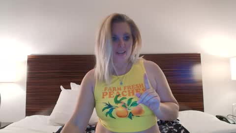 lisanixs online show from March 12, 2026, 2:50 am