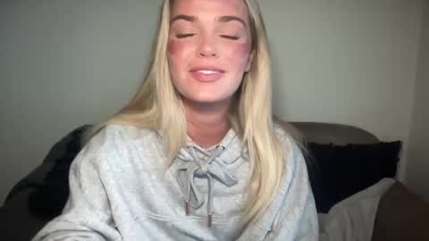 Snapshot of littlemaryjane19 chatting on January 10, 2025, 10:04 pm Marciabrady online show from January 10, 2025, 10:04 pm