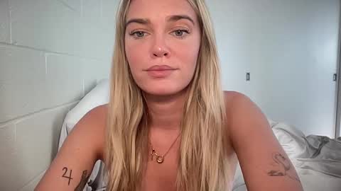 Snapshot of littlemaryjane19 chatting on February 14, 2025, 2:07 am Marciabrady online show from February 14, 2025, 2:07 am