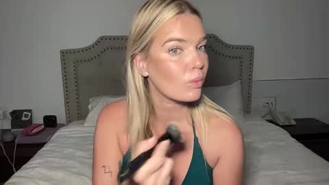 Snapshot of littlemaryjane19 chatting on November 12, 2025, 5:19 am Marciabrady online show from November 12, 2025, 5:19 am