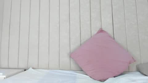 im olivia IG littleolivia01 online show from February 5, 2025, 1:00 pm