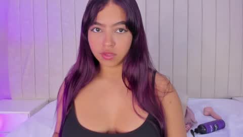 im olivia IG littleolivia01 online show from February 11, 2025, 7:05 pm