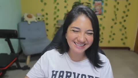 Mia  Wednesday to Sunday 730 am to 1030 am Colombian Hour D online show from December 19, 2025, 4:30 am