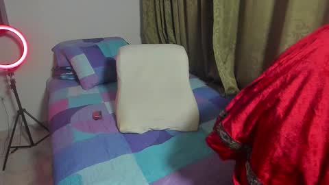 Snapshot of littlesissy_ chatting on September 15, 2025, 2:00 am Sofi online show from September 15, 2025, 2:00 am