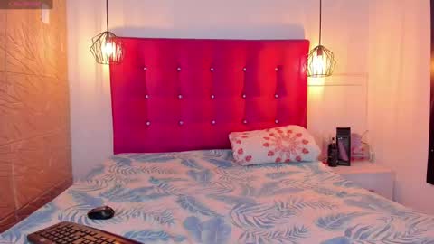 littlesophiie_ online show from February 19, 2025, 2:55 pm