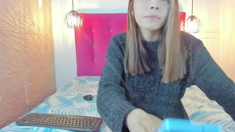 littlesophiie_ online show from February 20, 2025, 10:16 am